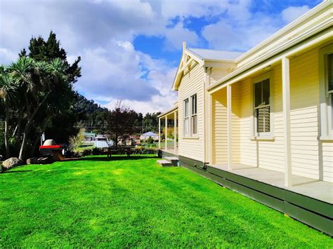 whanganui accommodation|Station House .